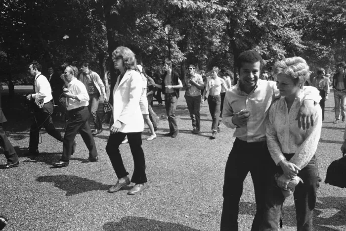 Framed Print : Rolling Stones : Mick Taylor (in white jacket) who took Brian Jones place in the band Framed Print : Rolling Stones : Mick Taylor (in white jacket) who took Brian Jones place in the band