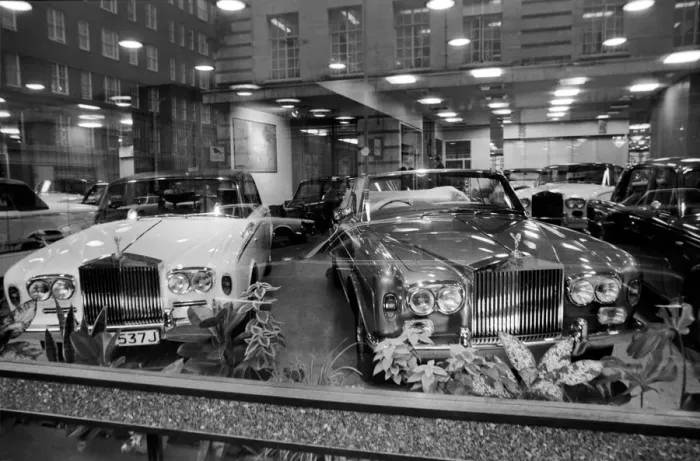 Framed Print : Rolls-Royce: West End Car Show Room. January 1975 75-00501-001 Framed Print : Rolls-Royce: West End Car Show Room. January 1975 75-00501-001