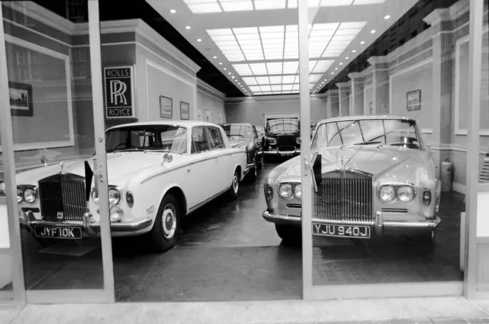 Framed Print : Rolls-Royce: West End Car Show Room. January 1975 75-00501-002 Framed Print : Rolls-Royce: West End Car Show Room. January 1975 75-00501-002