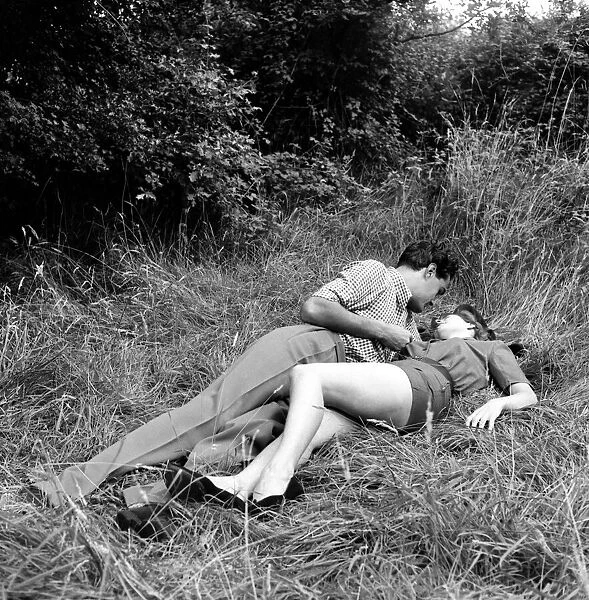 Romance. A young couple in love kissing. August 1953 D5205-001