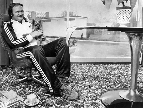 Ron Atkinson, the West Brom manager relaxes at his home, December 1978 P017050