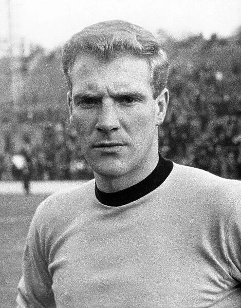 Ron Flowers Wolverhampton Wanderers midfielder 1952-1967, Circa January 1966