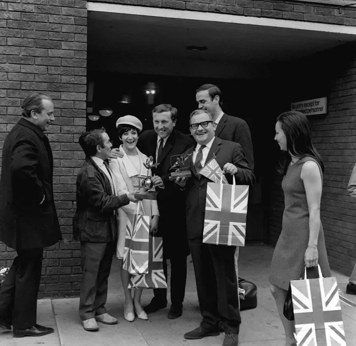Framed Print : Ronnie Barker with David Frost April 1967 David Frost returns Framed Print : Ronnie Barker with David Frost April 1967 David Frost returns