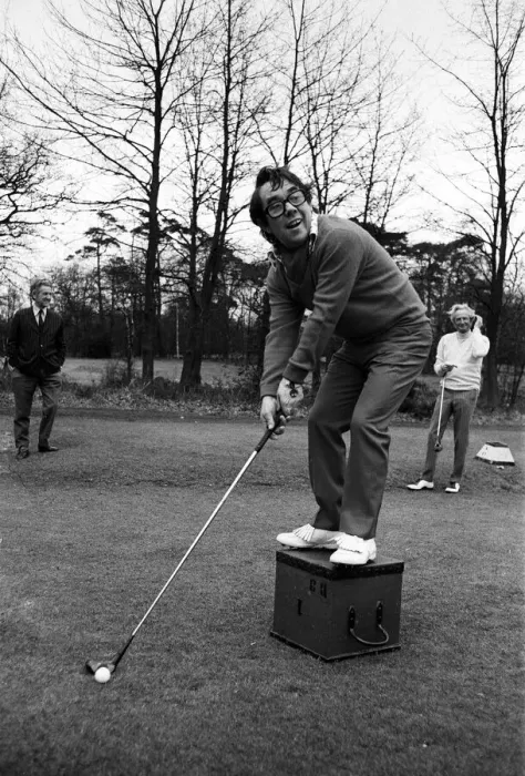 Framed Print : Ronnie Corbett made his bow as newly appointed Captain of the Variety Club of Great