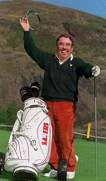 Ronnie Corbett comedian celebrates at Prestonfield Golf Club after touring eight