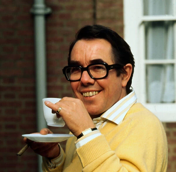 Ronnie Corbett holding teacup December 1977