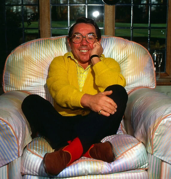 Ronnie Corbett at home on armchair March 1987