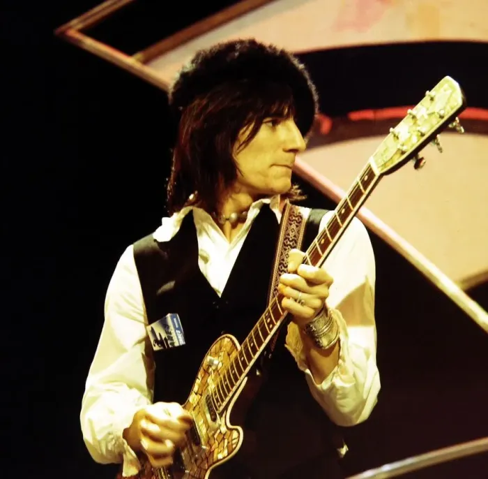 Framed Print : Ronnie Woods of The Faces seen here in rehearsals at the Coventry studios of Top of