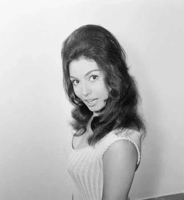 Framed Print : Rosanna Schiaffino, Italian actress, is interviewed by Mirror Journalist Donald Zec Framed Print : Rosanna Schiaffino, Italian actress, is interviewed by Mirror Journalist Donald Zec