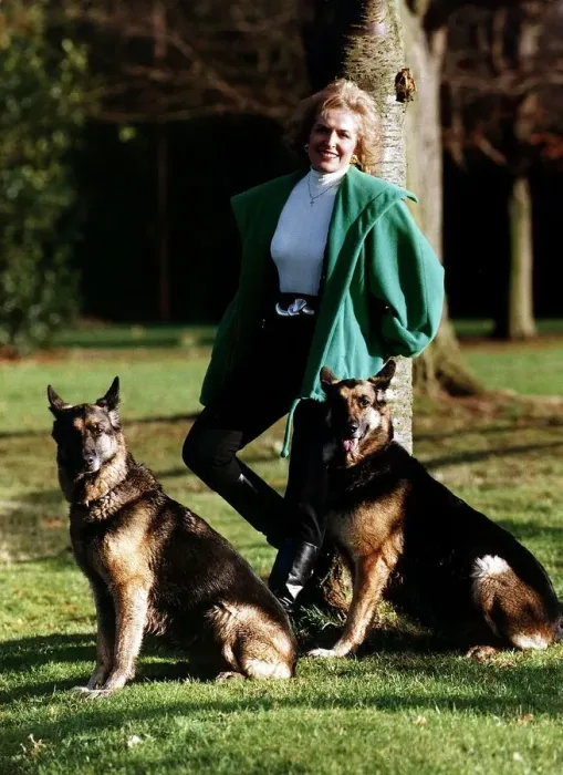 Framed Print : Rosemary Conley UK diet & fitness expert poses for a photograph while exercising her pet Framed Print : Rosemary Conley UK diet & fitness expert poses for a photograph while exercising her pet