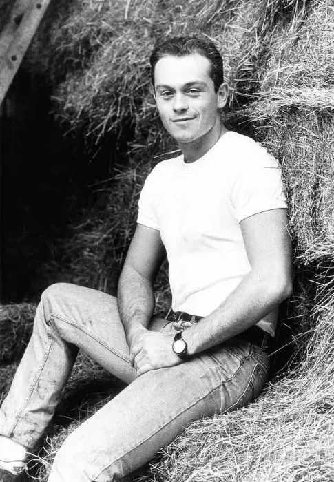 Framed Print : Ross Kemp actor 22 on the set of TV programme Emmerdale Farm November 1986