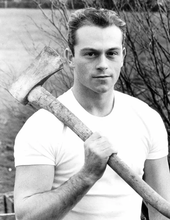Framed Print : Ross Kemp actor 22 on the set of TV programme Emmerdale Farm November 1986