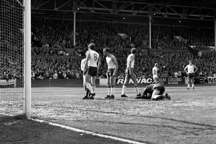 Framed Print : Rotherham 2 v. Luton 2. April 1982 MF06-38-002 Local Caption Division 2 Football Framed Print : Rotherham 2 v. Luton 2. April 1982 MF06-38-002 Local Caption Division 2 Football
