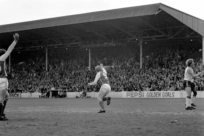 Framed Print : Rotherham 2 v. Luton 2. April 1982 MF06-38-035 Local Caption Division 2 Football Framed Print : Rotherham 2 v. Luton 2. April 1982 MF06-38-035 Local Caption Division 2 Football