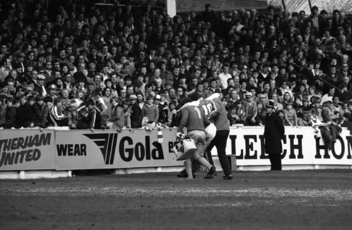 Framed Print : Rotherham United 2 v. Grimsby 2. April 1982 MF06-26-031 Local Caption Division 1