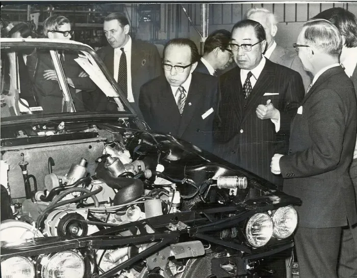 Framed Print : Rover plant director, Mr Ron Phillips (right) showing the 2