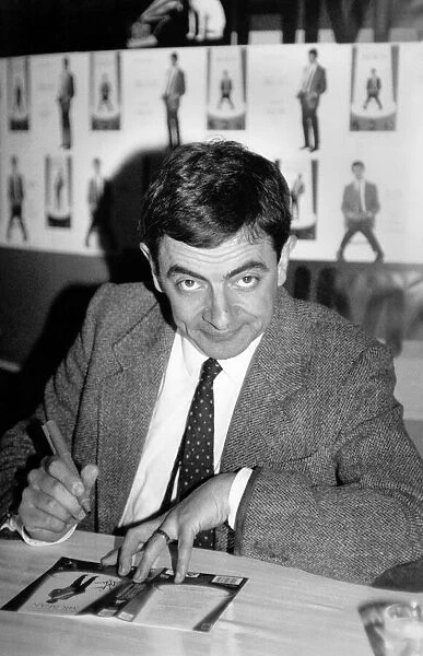 Rowan Atkinson signs copies of Mr. Bean video at H. M. V. Oxford St. October 1991 P017094