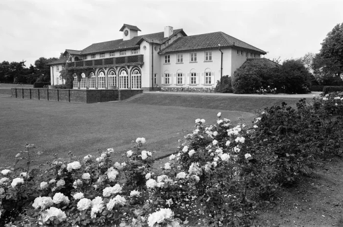 Framed Print : Rowheath Pavilion Centre. Heath Road, Bournville, Birmingham B30 1HH. 14th July 1981 Framed Print : Rowheath Pavilion Centre. Heath Road, Bournville, Birmingham B30 1HH. 14th July 1981