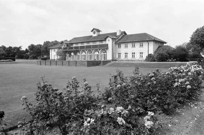 Framed Print : Rowheath Pavilion Centre. Heath Road, Bournville, Birmingham B30 1HH. 14th July 1981 Framed Print : Rowheath Pavilion Centre. Heath Road, Bournville, Birmingham B30 1HH. 14th July 1981