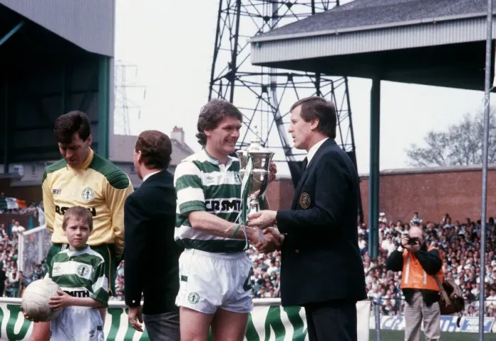Framed Print : Roy Aitken and Billy McNeill of Celtic with the League Championship Trophy 1988 Framed Print : Roy Aitken and Billy McNeill of Celtic with the League Championship Trophy 1988