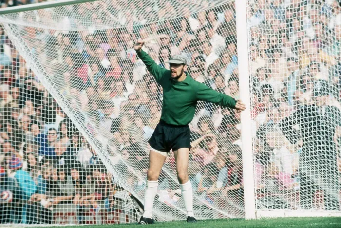 Framed Print : Roy Brown Notts County 1973 football goalkeeper wearing cap Framed Print : Roy Brown Notts County 1973 football goalkeeper wearing cap