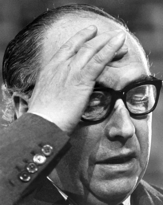 Framed Print : Roy Jenkins feeling the strain at press conference - February 1982 15 / 02 / 1982 Framed Print : Roy Jenkins feeling the strain at press conference - February 1982 15 / 02 / 1982