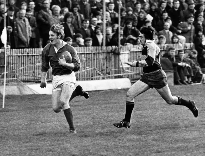 Framed Print : Roy Mathias, Llanelli Rugby Union Player, chased by Keith James of Newport