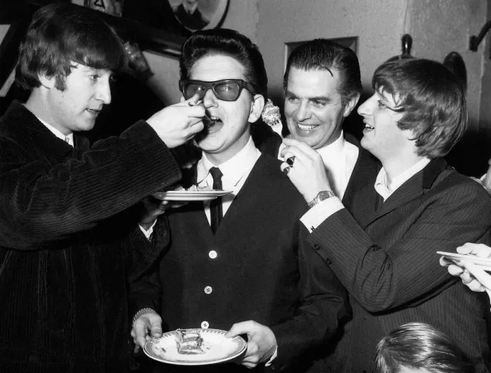 Framed Print : Roy Orbison being fed birthday cake by John Lennon while Ringo Starr looks Framed Print : Roy Orbison being fed birthday cake by John Lennon while Ringo Starr looks