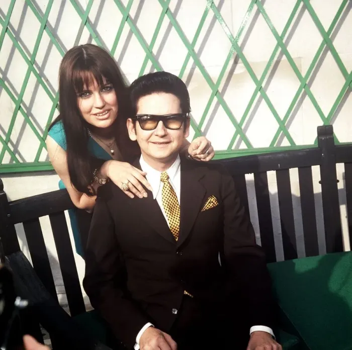 Framed Print : Roy Orbison with his new wife Barbara Anne Marie April 1969