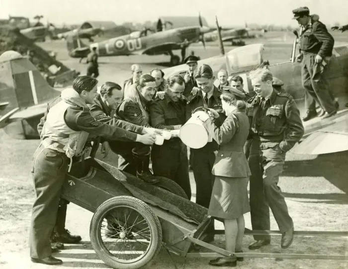 Framed Print : Royal Air Force fighter pilots hold out their mugs whilst a Waaf girl pours them some tea