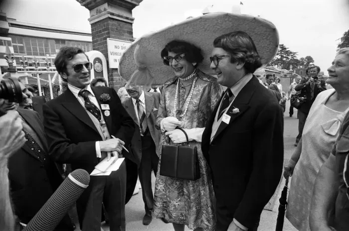 Framed Print : Royal Ascot, first day. Dame Edna Everage wearing a huge, five foot wide hat