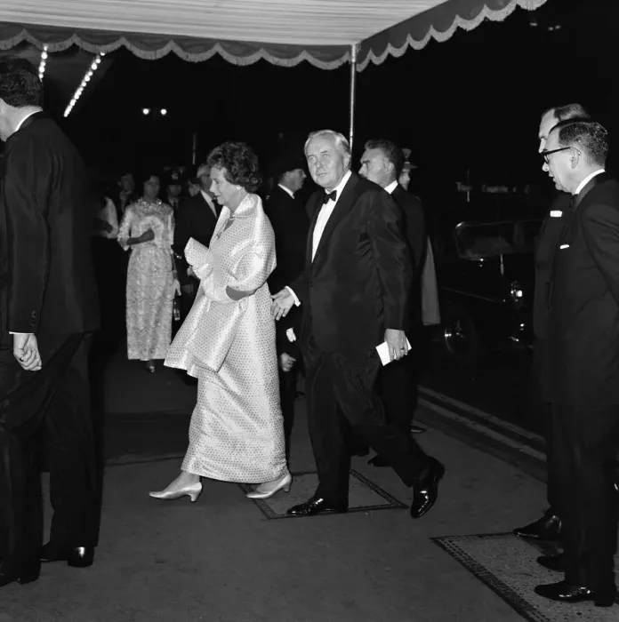 Framed Print : The Royal Charity Premier of Oliver! in the presence of HRH Princess Margaret Framed Print : The Royal Charity Premier of Oliver! in the presence of HRH Princess Margaret