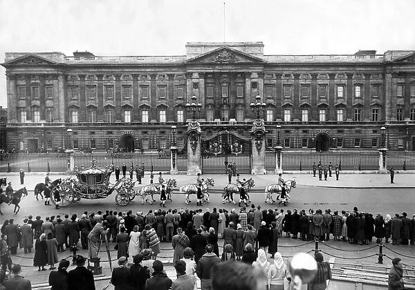 The Royal Coach outside Buckingham Palace