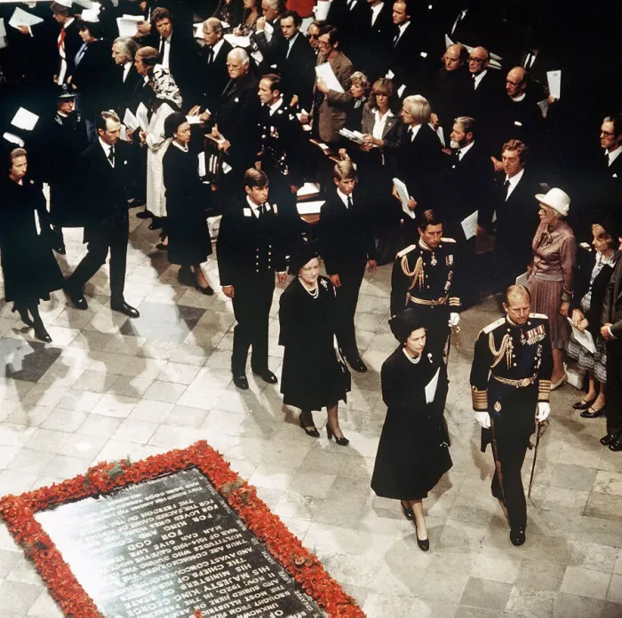 Framed Print : The royal family attending the funeral of Queen Elizabeths uncle Lord Mountbatten Framed Print : The royal family attending the funeral of Queen Elizabeths uncle Lord Mountbatten