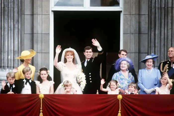 Framed Print : Royal Family on the balcony at Buckingham Palace after the wedding of Prince Andrew