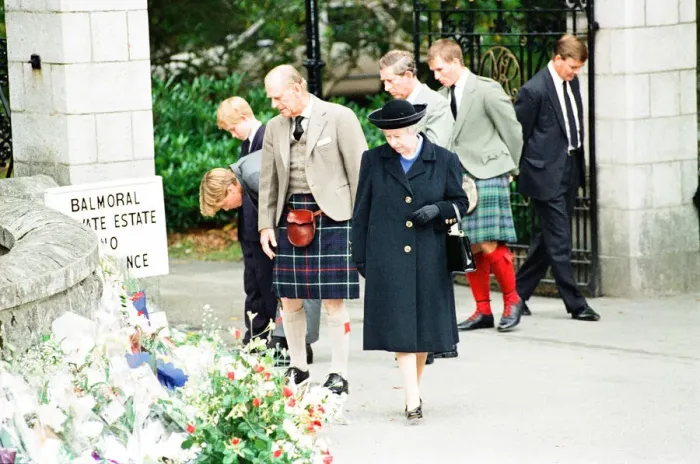 Framed Print : Royal Family, Balmoral Estate, Scotland, 5th September 1997