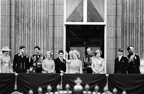 Royal Family gathered on the balcony at Buckingham Palace