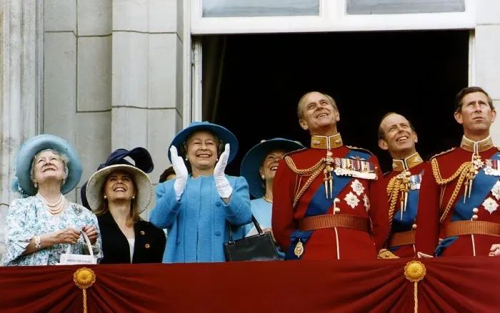 Framed Print : Royal Family watching the Trooping the Colour on the balcony including the queen Mother Framed Print : Royal Family watching the Trooping the Colour on the balcony including the queen Mother
