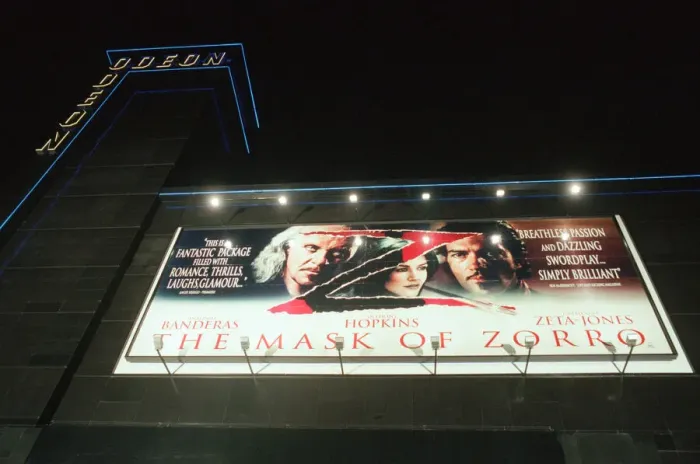 Framed Print : The Royal Gala Film Premiere of The Mask of Zorro at the Odeon Leicester Square Framed Print : The Royal Gala Film Premiere of The Mask of Zorro at the Odeon Leicester Square