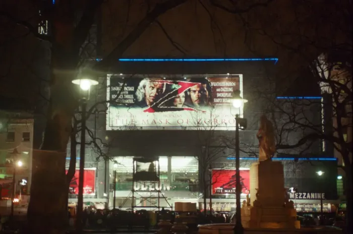 Framed Print : The Royal Gala Film Premiere of The Mask of Zorro at the Odeon Leicester Square