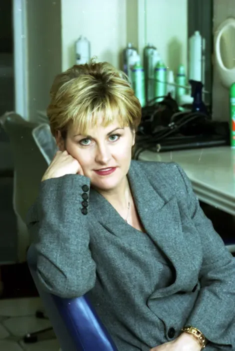 Framed Print : Royal Hairdresser Denise McAdam 1999 in her salon in London