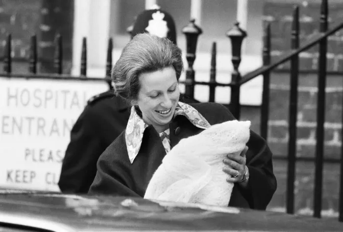 Framed Print : Her Royal Highness Anne leaves St Marys Hospital in Paddington Framed Print : Her Royal Highness Anne leaves St Marys Hospital in Paddington