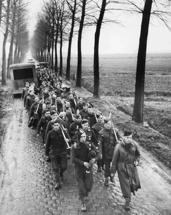 Framed Print : Royal Irish Fusiliers in the forward areas of the B. E. F. during Second World War Framed Print : Royal Irish Fusiliers in the forward areas of the B. E. F. during Second World War