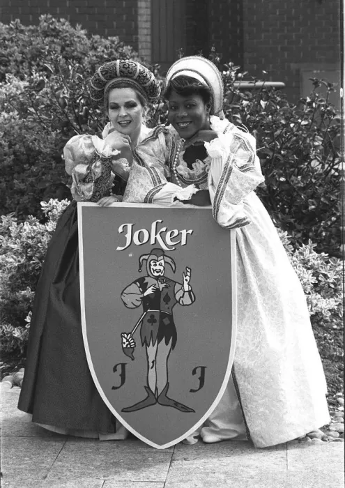 Framed Print : ITs A ROYAL KNOCKOUT - TOYAH WILCOX (L) WITH TESSA SANDERSON - 20 / 05 / 1987 Framed Print : ITs A ROYAL KNOCKOUT - TOYAH WILCOX (L) WITH TESSA SANDERSON - 20 / 05 / 1987