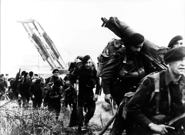 Framed Print : Royal Marine Commandos move inland from the beaches after Normandy landing in June 1944 Framed Print : Royal Marine Commandos move inland from the beaches after Normandy landing in June 1944