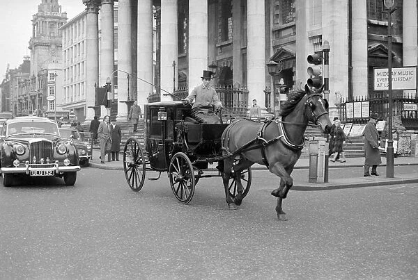The Royal Messenger Coach posting pass St Martins in the Field church in Trafalgar