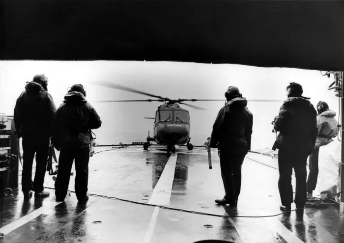 Framed Print : A Royal Navy Westland Lynx helicopter carrying the Mayor of Sunderland Framed Print : A Royal Navy Westland Lynx helicopter carrying the Mayor of Sunderland