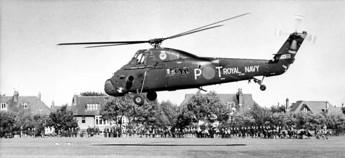 Framed Print : A Royal Navy Westland Wessex helicopter gives a demonstration to the pupils of Monkseaton Framed Print : A Royal Navy Westland Wessex helicopter gives a demonstration to the pupils of Monkseaton
