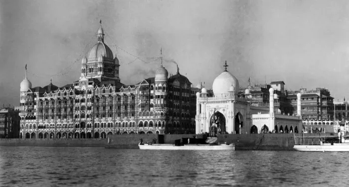 Framed Print : Royal Visit of King George V and Queen Mary to India The landing pavillion Framed Print : Royal Visit of King George V and Queen Mary to India The landing pavillion