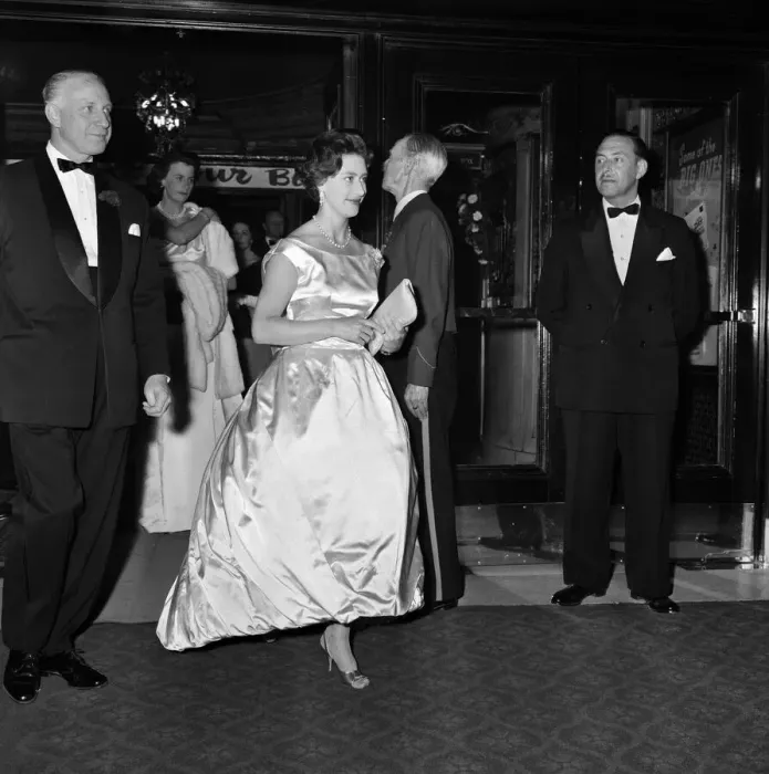 Framed Print : The Royal World Premiere of the film Look Back in Anger'at the Empire Theatre